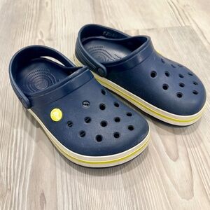 Crocs Kids’ Navy Clog with Yellow Stripe - Size J3. GUC